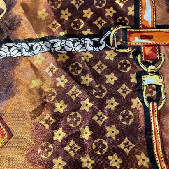 Sexy lion Large Monogram confidential Silk Scarf - Picture 3 of 5